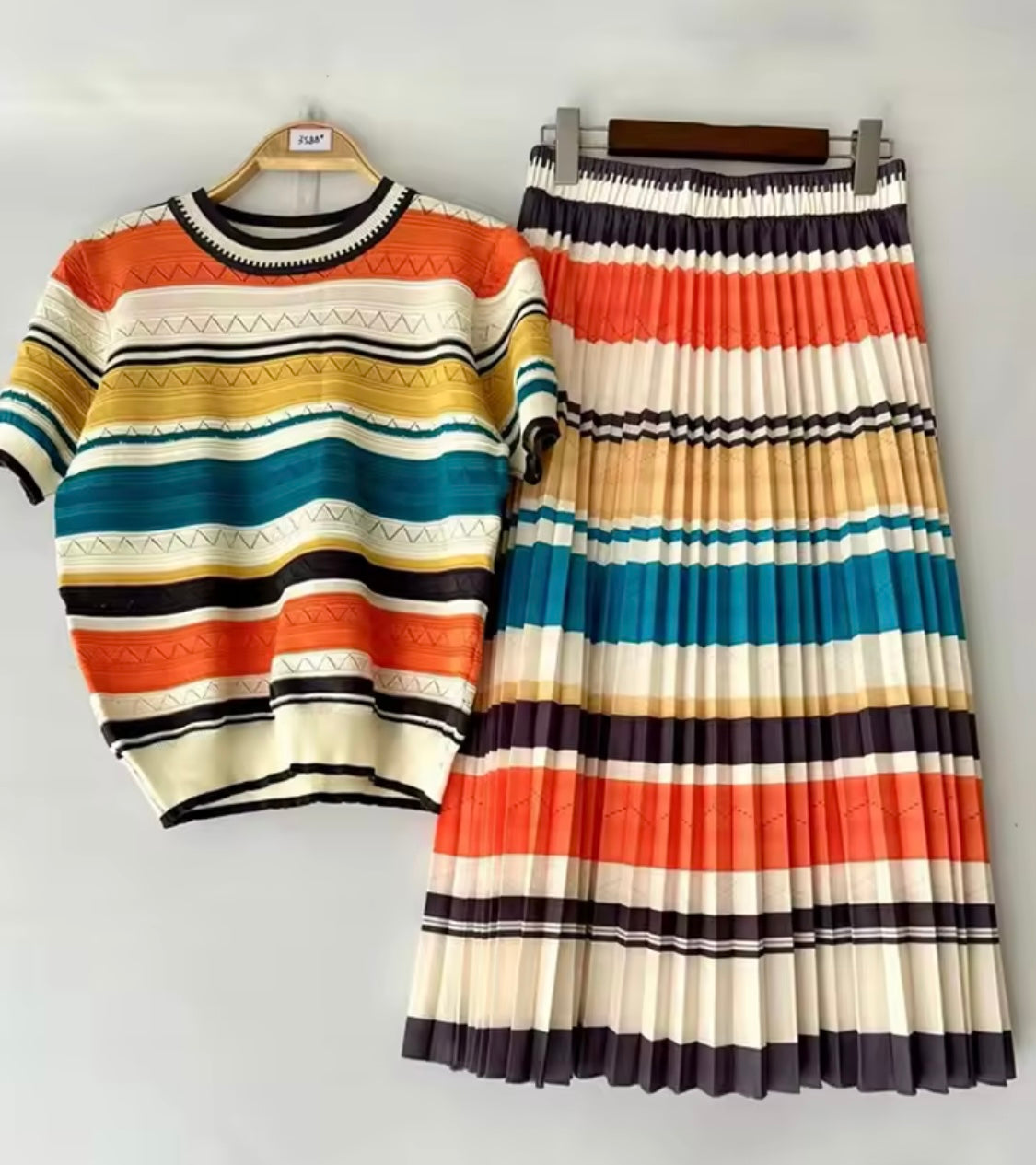 STRIPES PLATED SKIRT SET