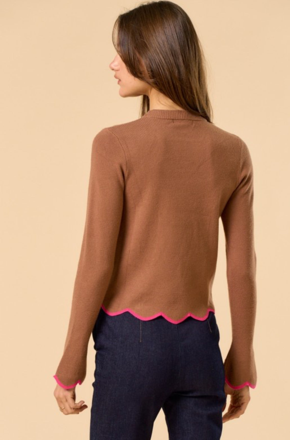 SCALLOP EDGE SLEEVE TOP